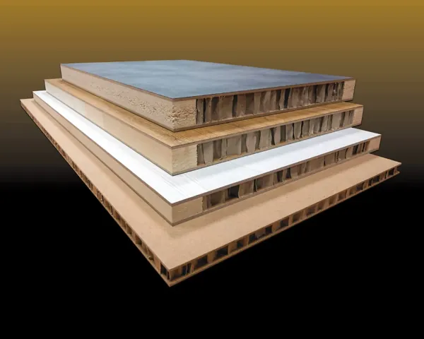 Pannelli laminati — Tutta la leggerezza del tamburato, sigillata sotto una faccia laminata resistente. · Pan.door.a