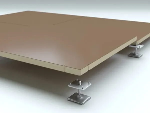 Pedane — Una base perfettamente in piano, qualunque cosa faccia il pavimento del padiglione. · Pan.door.a