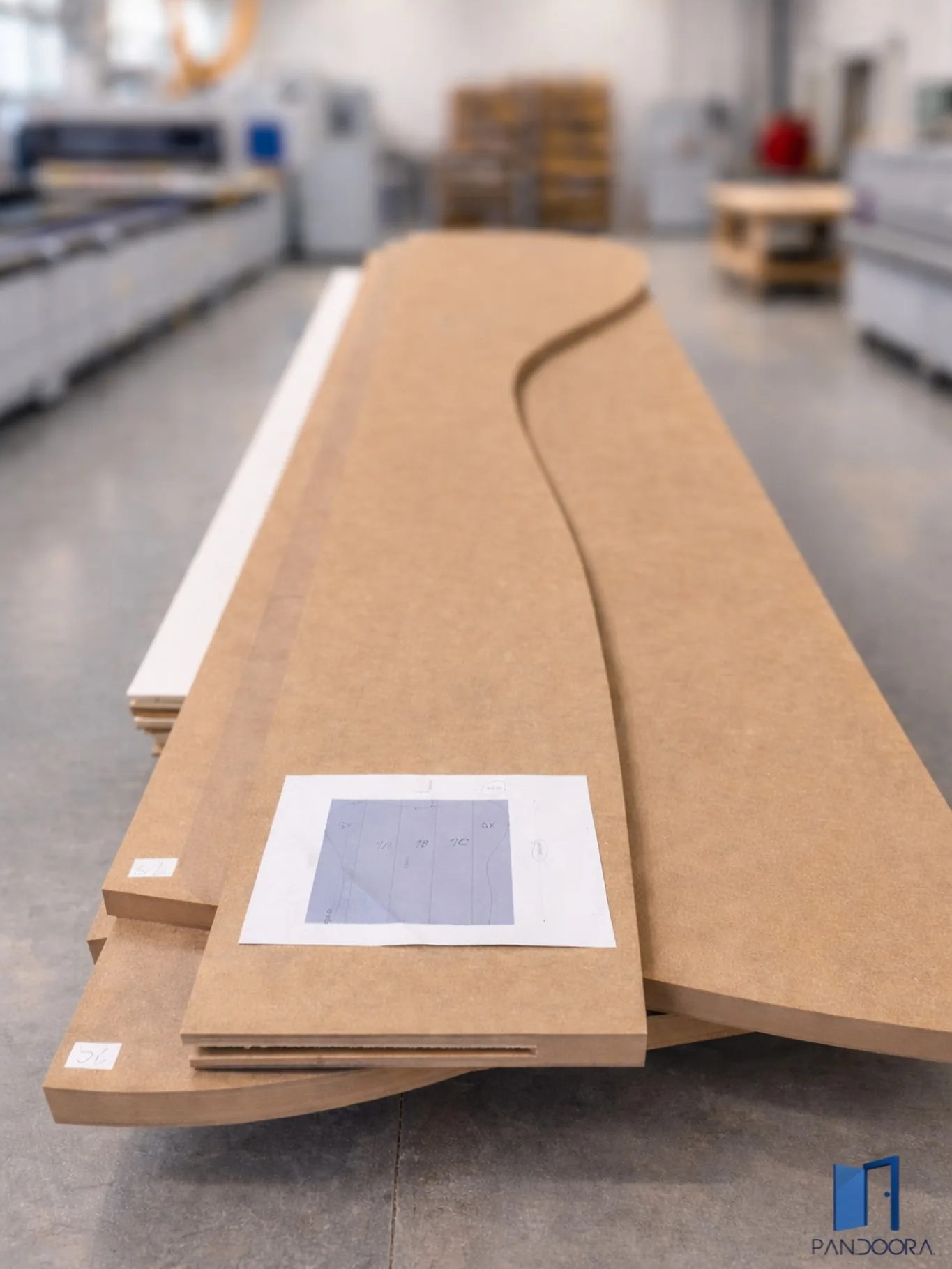Pannelli curvi in lavorazione su disegno tecnico del cliente
