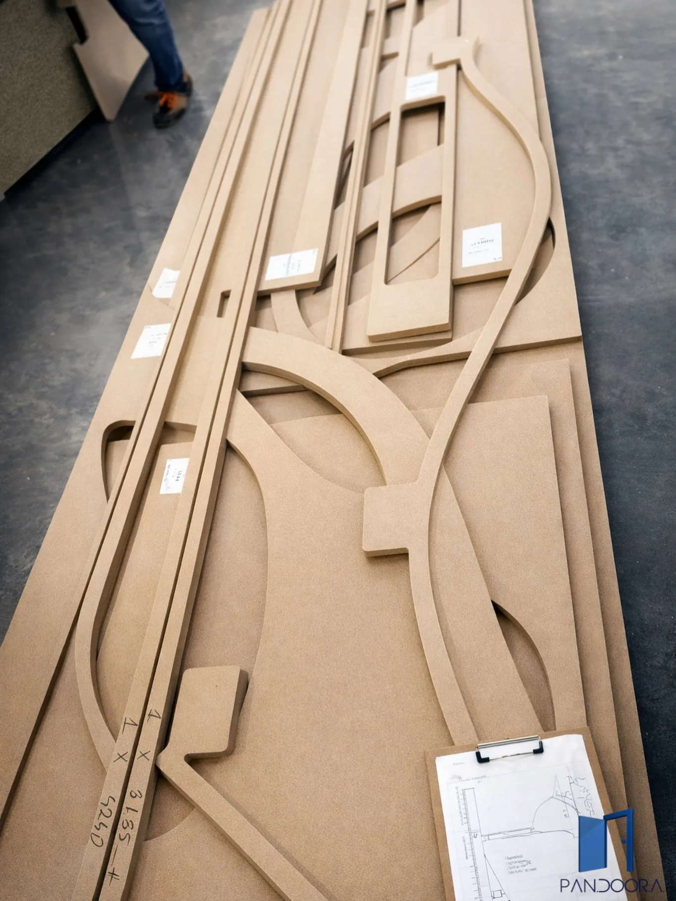 Sagome tagliate a CNC su pannello per allestimenti espositivi e museali