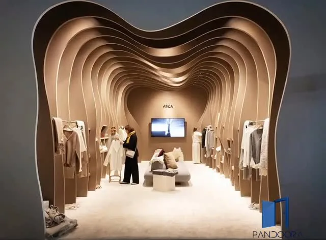 Stand retail con arcate curve stratificate realizzate su misura